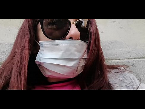 ❤️ Nicoletta hefnir sín á nágranna sínum og pissar í bílskúrinn hans (sérstök Covid19 ítalsk sóttkví) Frábært klám hjá okkur ❤