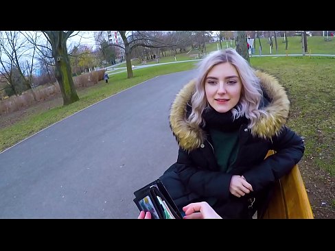 ❤️ Gleypir heitt ásamt ókunnugra fyrir peninga - blástur í garðinum eftir Evu Elfie Frábært klám hjá okkur ❤